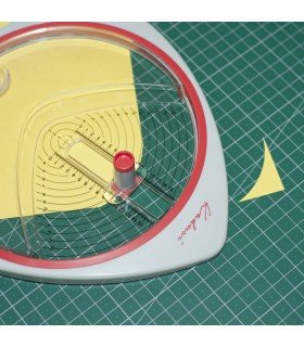 Circular cutter to make perfect circles