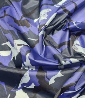 Lightweight waterproof camouflage fabric