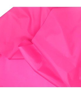 Tela impermeable ligera cortavientos para forros, paraguas y mas color fucsia.